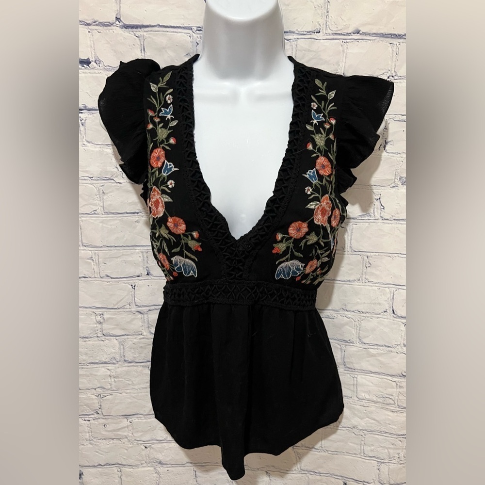 Mi Ami Women's size XS black gauze Boho top embroidery floral crocheted midriff